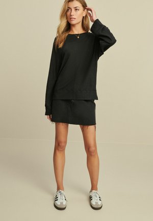 CREW   - Langarmshirt - black