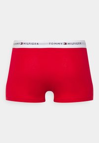 Tommy Hilfiger SIGNATURE TRUNK 3 PACK - Calzoncillos - desert sky/white/primary red
