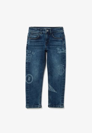 Dunkelblaue Kinder-Denimjeans mit aufgedruckten Logos und Texten im College-Stil, mit Vordertaschen, Gürtelschlaufen und Knopfverschluss.