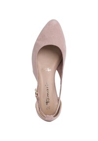 Zapato slingback de punta afilada en suave ante rosa, con un acento de hebilla dorada y un forro interior suave con una sutil impresión de logo.