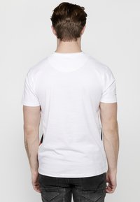 Koroshi SHORT SLEEVE - Apdrukāts T-krekls - blanco white