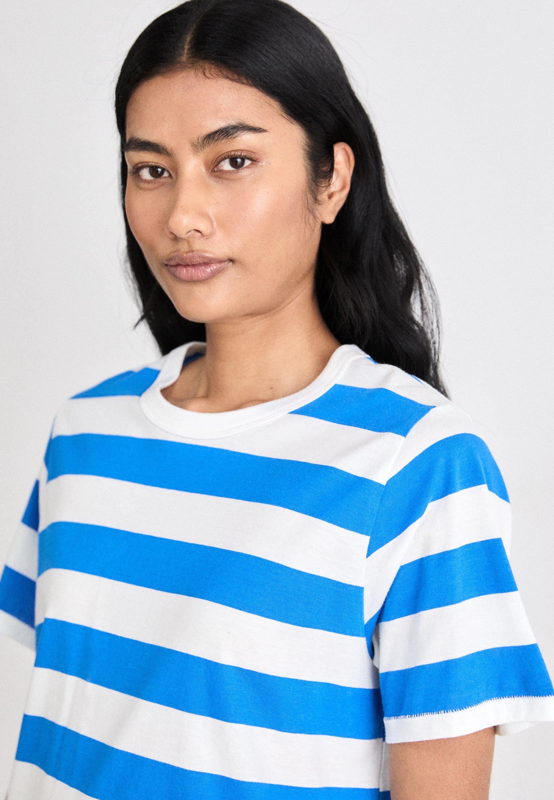 売れ筋商品|||マッズ ノーガード Tシャツ レディース トップス SINGLE GRACE TEE - Print T-shirt - skydiver/white alyssum Mads Nørgaard SINGLE GRACE TEE - T-Shirt print - skydiver