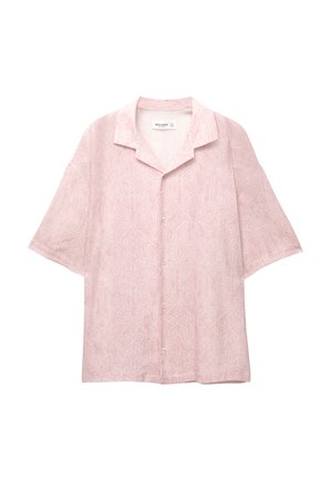 Roze shirt met korte mouwen en een ontspannen pasvorm, voorzien van ingewikkelde witte draaiende patronen, een doorlopende knoopsluiting en een klassieke kraag.