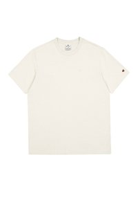 Helles beige Baumwoll-T-Shirt mit Rundhalsausschnitt, kurzen Ärmeln und einem kleinen Logo auf der Brust und dem Ärmel. Glatte Textur, lässige Passform.