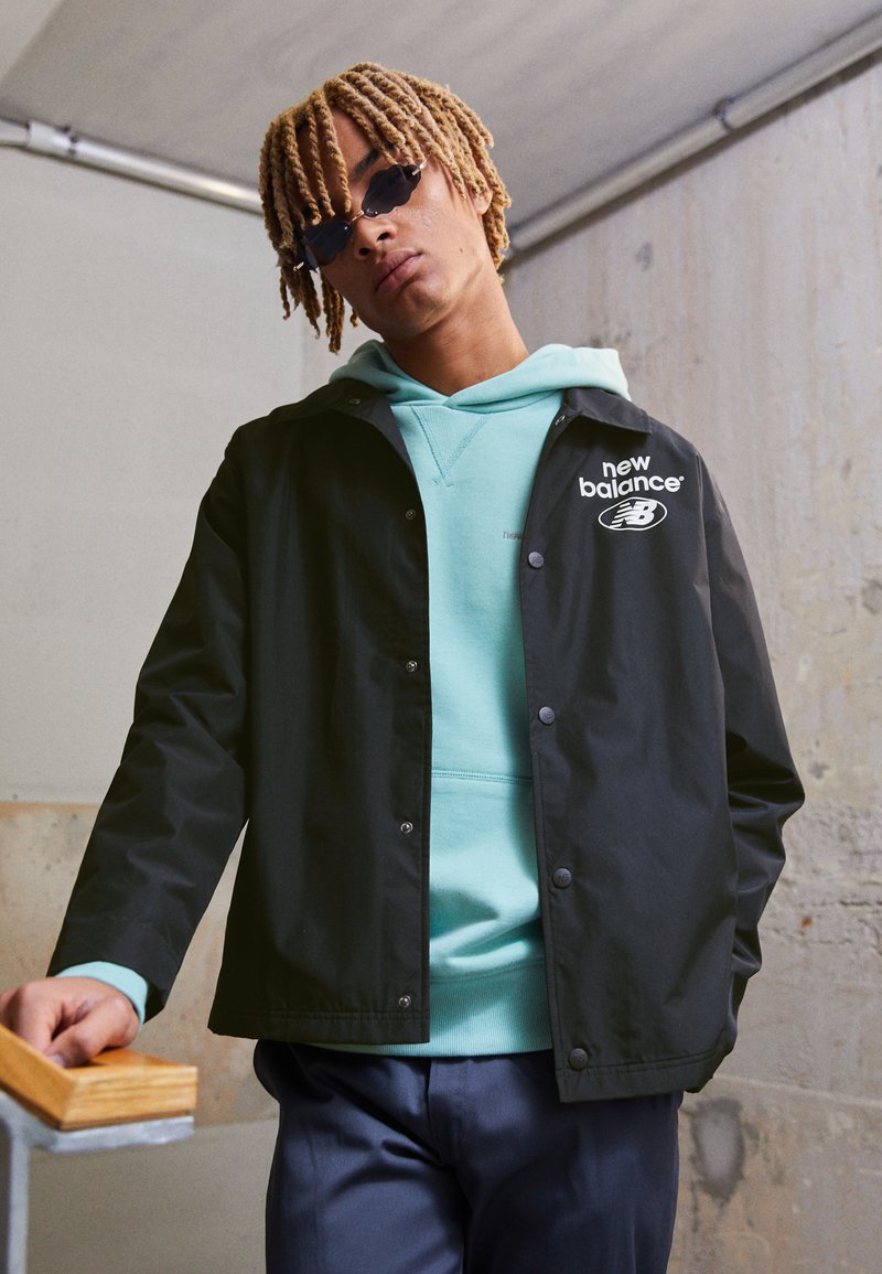 New Balance ESSENTIALS COACHES JACKET - Tuulitakki - black