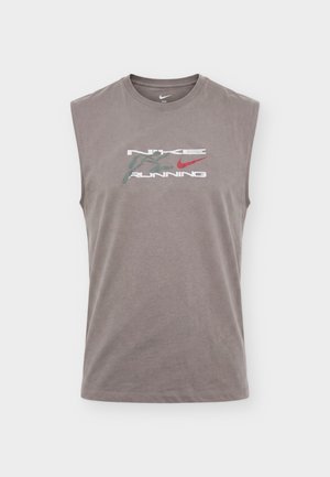 Nike Performance, TEE LOOSE - T-shirt de sport - cave stone