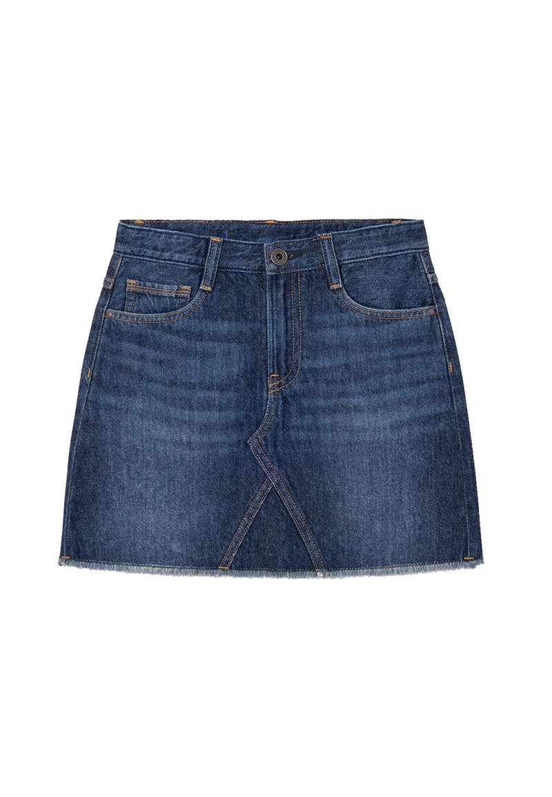 Falda de mezclilla en azul oscuro. Presenta bolsillos frontales, un cierre con cremallera y botón, y un dobladillo deshilachado. El diseño incluye un detalle de costura diagonal.
