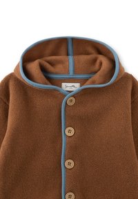 Braune Fleece-Hoodiejacke mit blauen Akzenten und vier Holzknöpfen an der Vorderseite.