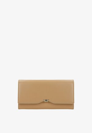 Beige Lederbrieftasche mit geschwungenem Klappdeckel und kleinem metallischem Logo-Verschluss in der Mitte vorne, rechteckige Form, glatte Textur.