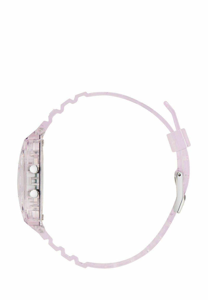 Genomskinlig rosa digital klocka med ett kraftigt silikonarmband med vågmönster och en klar rektangulär urtavla, försedd med två vita knappar.