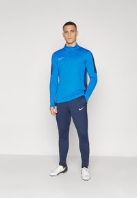 Nike Performance STRIKE PANT - Tepláky - obsidian/white