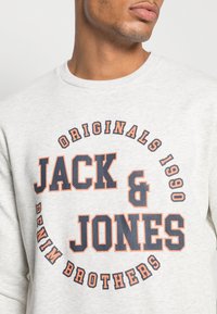 Jack & Jones JORARON CREW NECK - Camisola - white melange