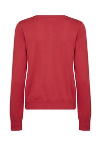 Pull en laine rouge tricoté à manches longues, col ras du cou, avec des poignets et un ourlet côtelés, présentant une texture lisse et un design simple.
