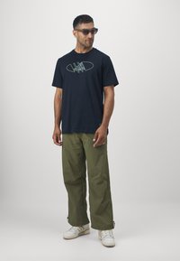 adidas Performance LOGO TEE - Trükipildiga T-särk - black