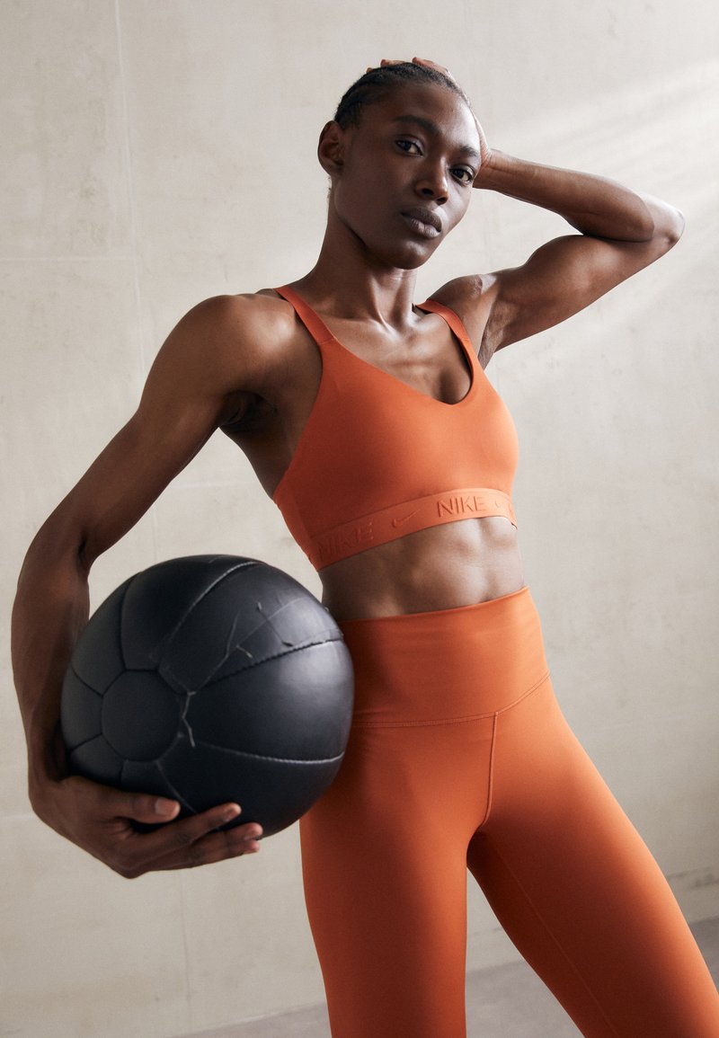 Nike Performance INDY BRA - Sportski grudnjak sa srednje jakom potporom - burnt sunrise