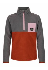 Pull en polaire gris et orange avec un zip 1/2, une poche poitrine rose et un patch logo noir. Texture douce, coupe standard et manches longues.