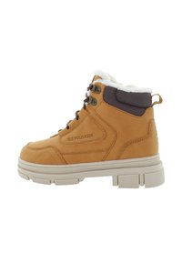 Tan kotníkové boty U.S. Polo Assn. s tmavým polstrovaným límcem, fleecovou podšívkou, šněrováním a silnou bílou podrážkou.