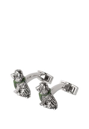 Boutons de manchette en tonalité argentée en forme de chiens assis, présentant une texture de fourrure détaillée et des colliers verts, montés sur des bras courbés avec des fermoirs carrés.