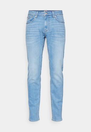 Vaaleansiniset farkut, suoran lahkeen muotoilu, viisi taskua, hillitty haalistunut pinta, kiinnitetty metallinapilla ja vetskarilla.