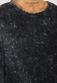 Thumbnail Image 7