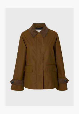 Veste marron avec col en velours côtelé, brides aux poignets, poches à rabat sur le devant et fermeture à boutons dissimulée.