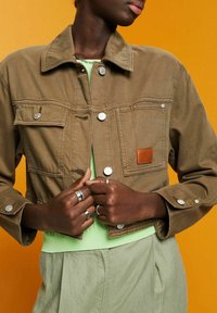 Esprit Chaqueta fina - khaki