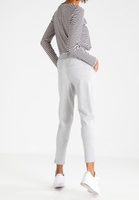 ONLY Jogginghose - mottled light grey
