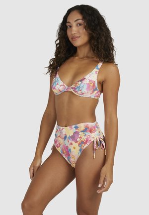 Bloemige bikini set met een veelkleurig bloemenpatroon, verstelbare hoog aangezette broekjes en een zachte, rekbare stof.