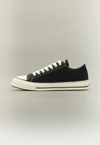 Επιλέχθηκε, black/vintage white
