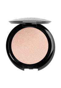 Blush compatto rotondo con un elegante astuccio nero lucido, contenente una polvere rosa chiaro con riflessi perlescenti. La texture è suave con una finitura leggermente lucida.