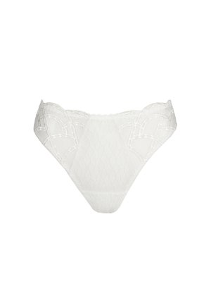 Tanga de encaje blanco para mujer con bordes ondulados y bordado floral en los laterales, exhibido sobre un fondo blanco.