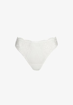 Tanga de encaje blanco para mujer con bordes ondulados y bordado floral en los laterales, exhibido sobre un fondo blanco.