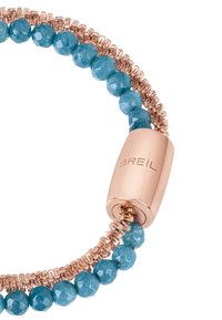Pulsera de oro rosado con cuentas de turquesa facetadas y un cierre liso con la inscripción "BREIL". El diseño es circular con un acabado texturizado.