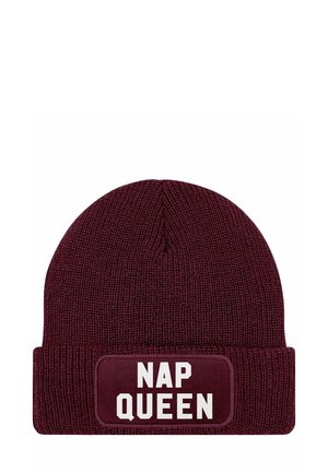 MIT PATCH SPRUCH NAP QUEEN STATEMENT - Beanie - bordeauxrot