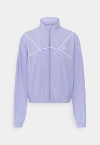 Vaaleanlila vetoketjullinen takki korkealla kauluksella, valkoisilla yksityiskohdilla, joustavat hihat ja istuva helma, valmistettu sileästä, kevyestä kankaasta.