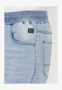 Seleccionado, azul cl light blue