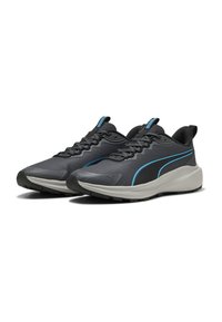 Grijze sportieve schoenen met een gestructureerde bovenkant, blauwe accenten en een gevoerde zool. Voorzien van een vetersluiting en een gewatteerde kraag.
