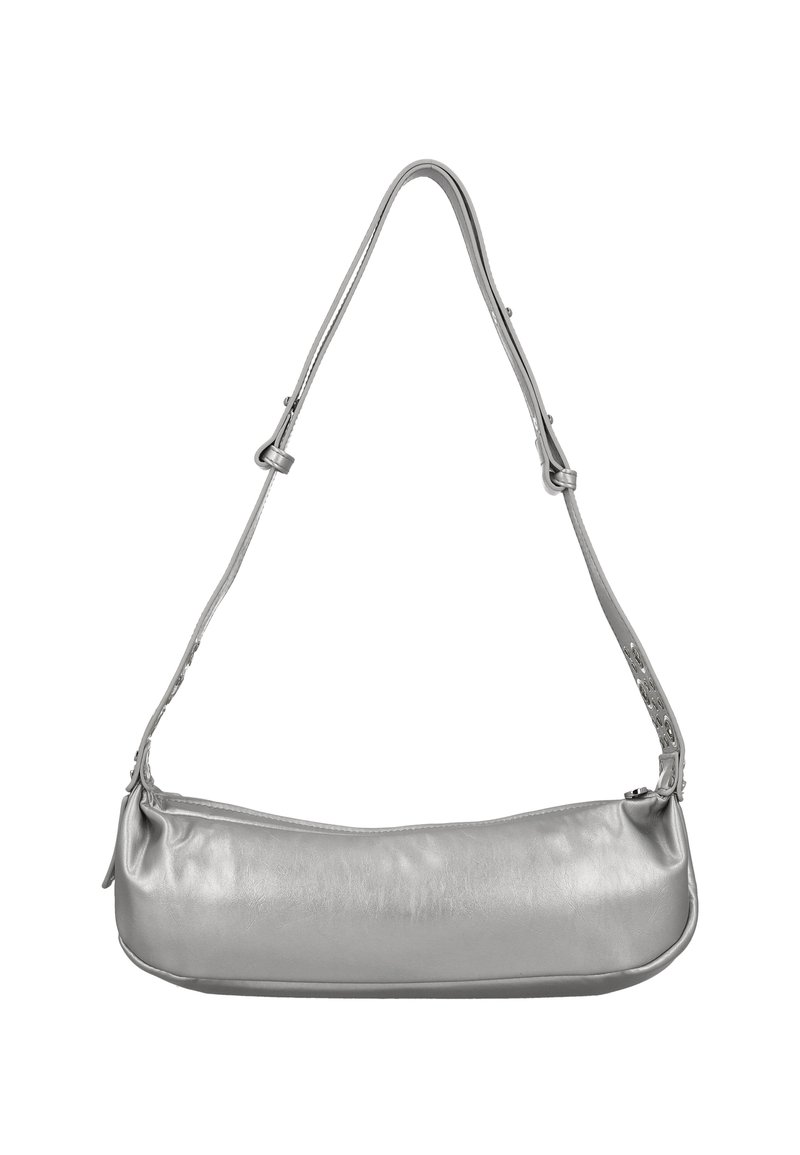 Ezüst színű, fémes válltáska sima textúrával, hosszúkás formával és állítható pánttal, finom fémes díszítésekkel.