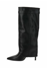 Stivale in pelle nera fino al ginocchio con punta affusolata e tacco a spillo sottile, texture liscia e dettagli di cucitura minimi.