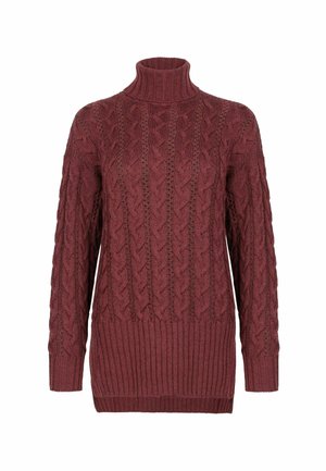 Vinröd stickad tröja med hög polokrage, flätad mönsterstickning, ribbad nederkant och långa ärmar med strukturerad detaljering.