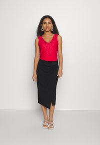 ONLY Petite ONLNIDA - Top - mars red