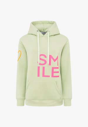 Lichtgroene hoodie met een grote roze "SMILE" graphic en een klein oranje hartje op de linkermouw. Bevat een voorzak.