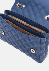 Guess GIULLY CMPRTMNT CNVRTBLE FLP - Borsa a tracolla - blau