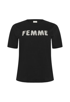 Čierne tričko s krátkymi rukávmi, ktoré má veľký, strieborný trblietavý text "FEMME." Okrúhly výstrih a jemná textúra.