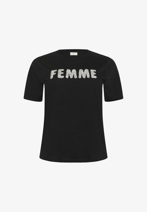 Musthave t-särk lühikeste varrukatega, millel on suur läikiv hõbedane tekst "FEMME." Ümar kaelus ja pehme tekstuur.