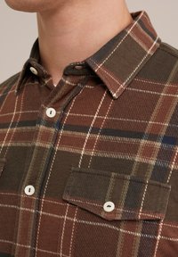 WE Fashion THE KNITTED - Marškiniai - brown