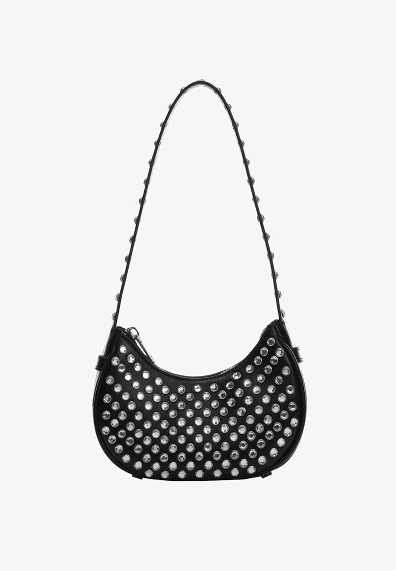 Sort læderhåndtaske med en buet form, prydet med sølvnitter over det hele. Har en enkelt skulderrem og lynlås.