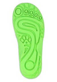 Heldere groene rubberen schoenzool met textuurpatronen en groeven, met een afdruk van een poot en het cijfer "28" in reliëf aan de zijkant.