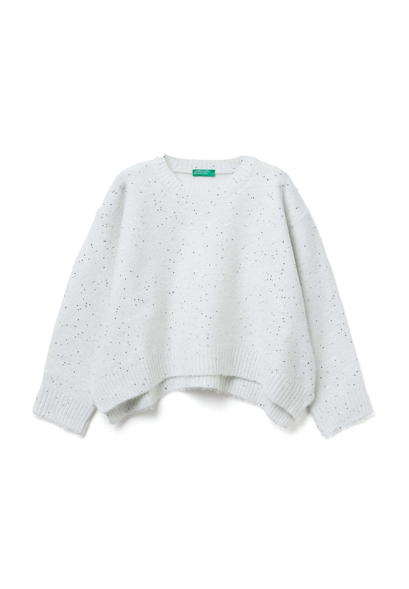 Weißer Strickpullover mit verstreuten silbernen Pailletten, gerippten Bündchen und Saum sowie einem leicht verkürzten, lässigen Schnitt.