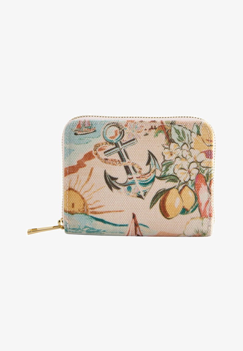 Kompaktná peňaženka so zipsom s farebným námorníckym motívom, ktorý zahŕňa kotvu, plachetnice, slnko, kvety a ovocie na textúrovanom plátne.
